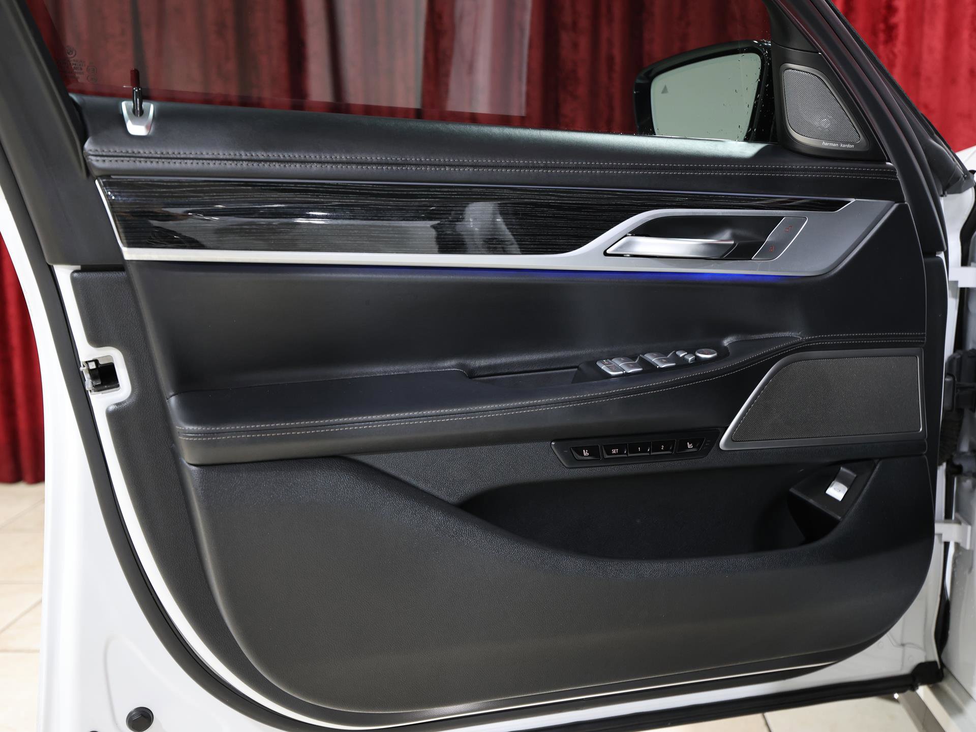 Used 2019 BMW 750i w/ Executive Package RWD image 11