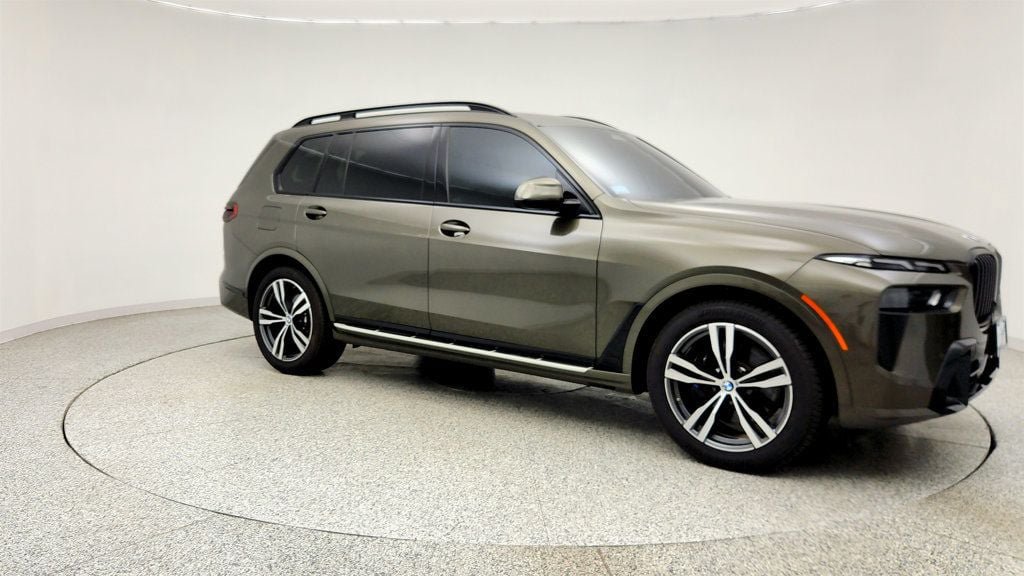 Used 2026 BMW X7 xDrive40i w/ M Sport Package AWD/4WD image 3