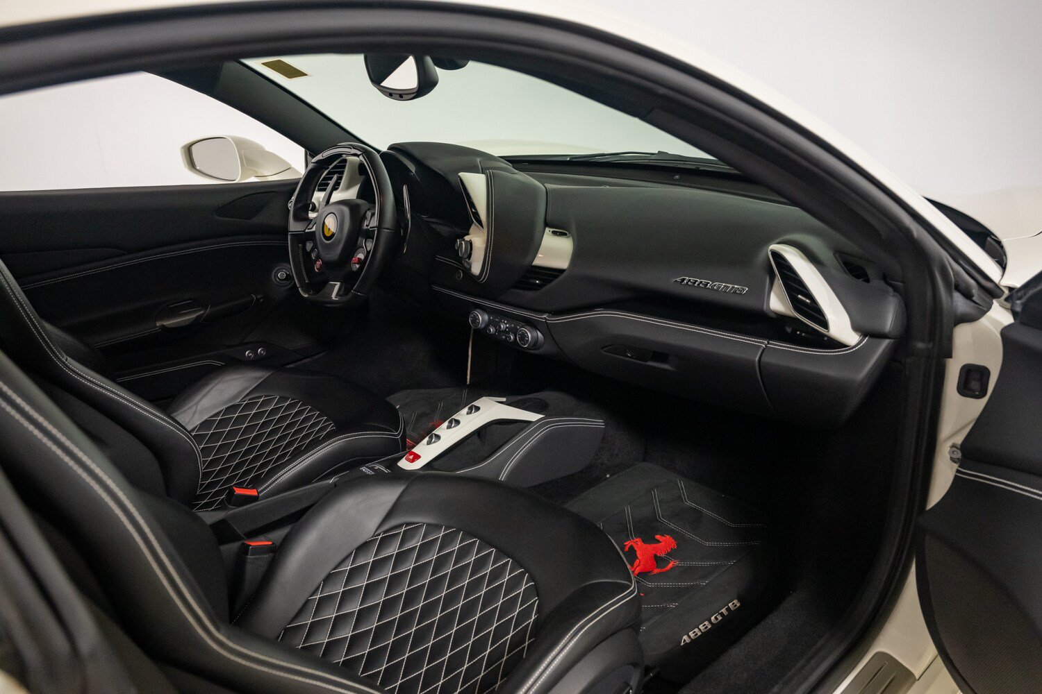 Used 2017 Ferrari 488 GTB RWD image 22