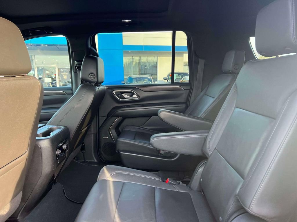 Used 2023 Chevrolet Suburban LT w/ Luxury Package AWD/4WD image 13
