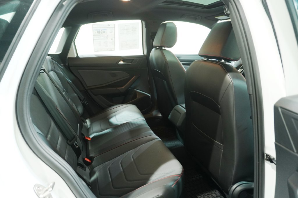 Used 2025 Volkswagen Jetta GLI Autobahn FWD image 11
