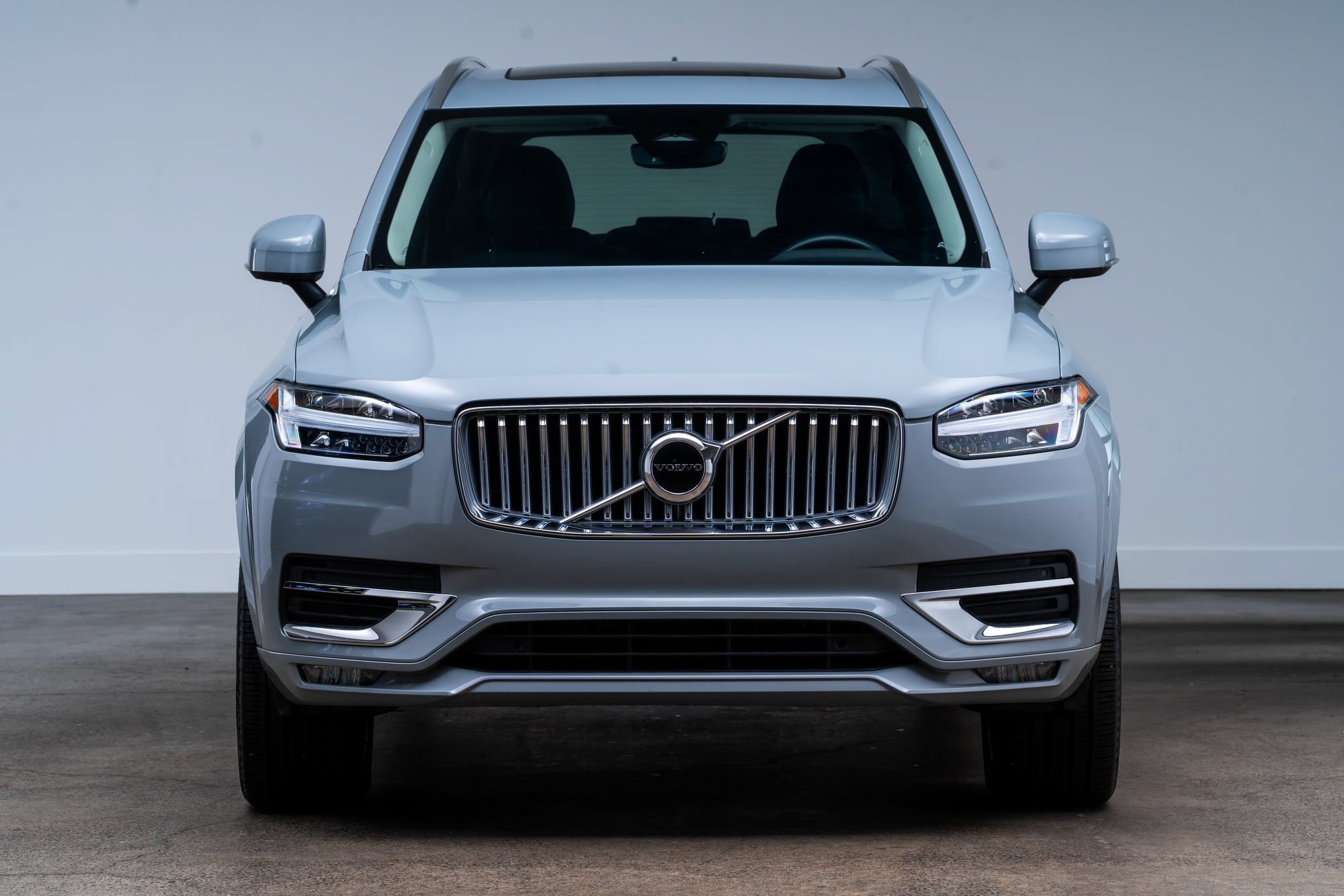 Used 2025 Volvo XC90 B5 Core AWD/4WD image 2