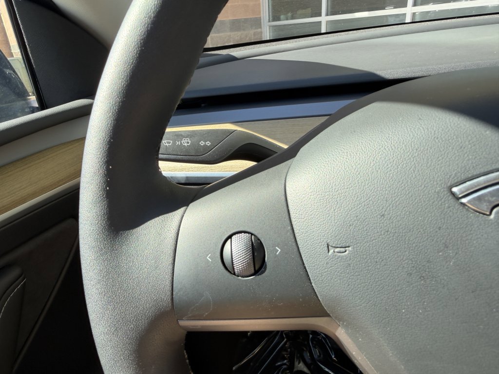 Used 2023 Tesla Model Y Long Range image 31