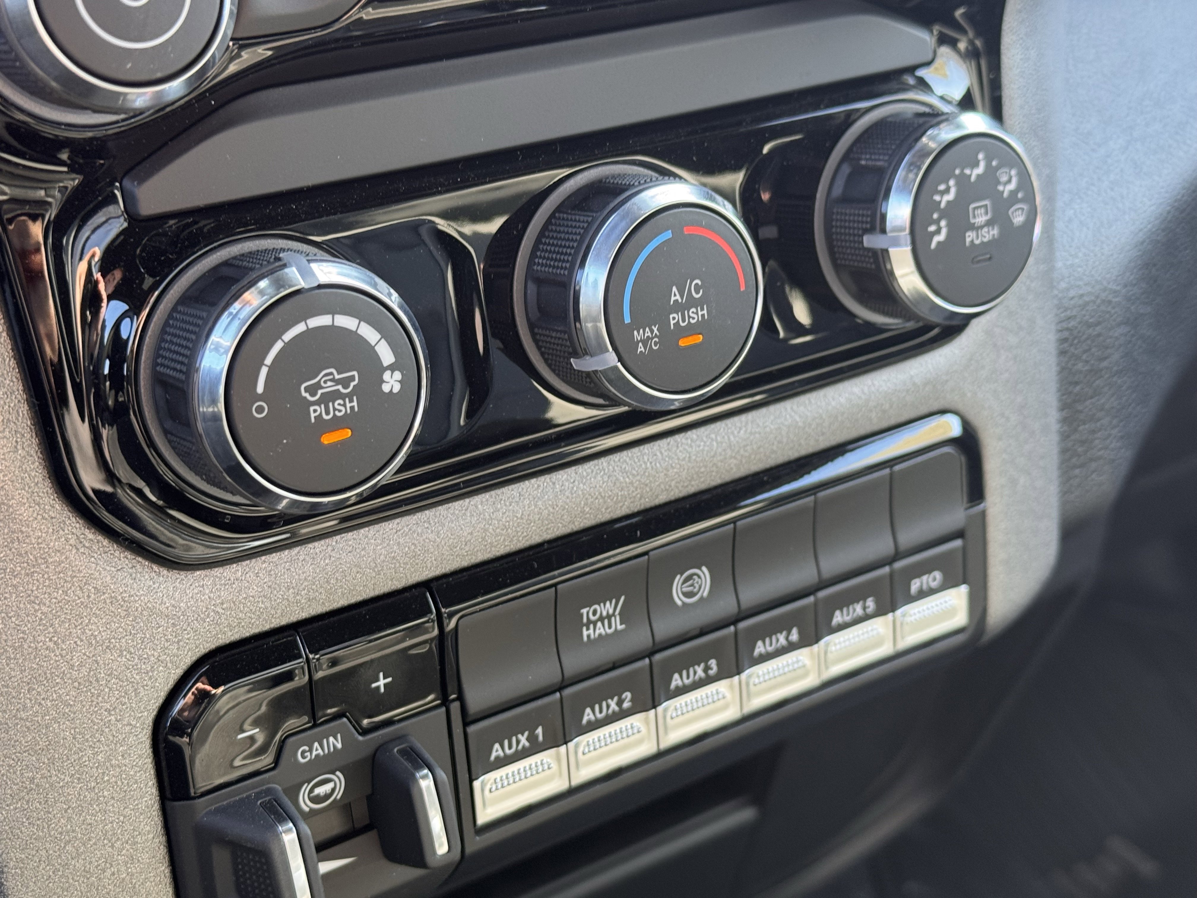 New 2025 RAM 3500 Tradesman image 20