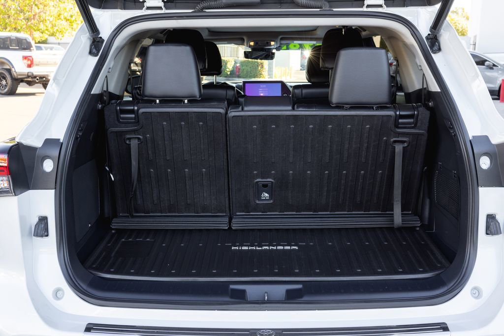 Used 2023 Toyota Highlander Platinum image 8