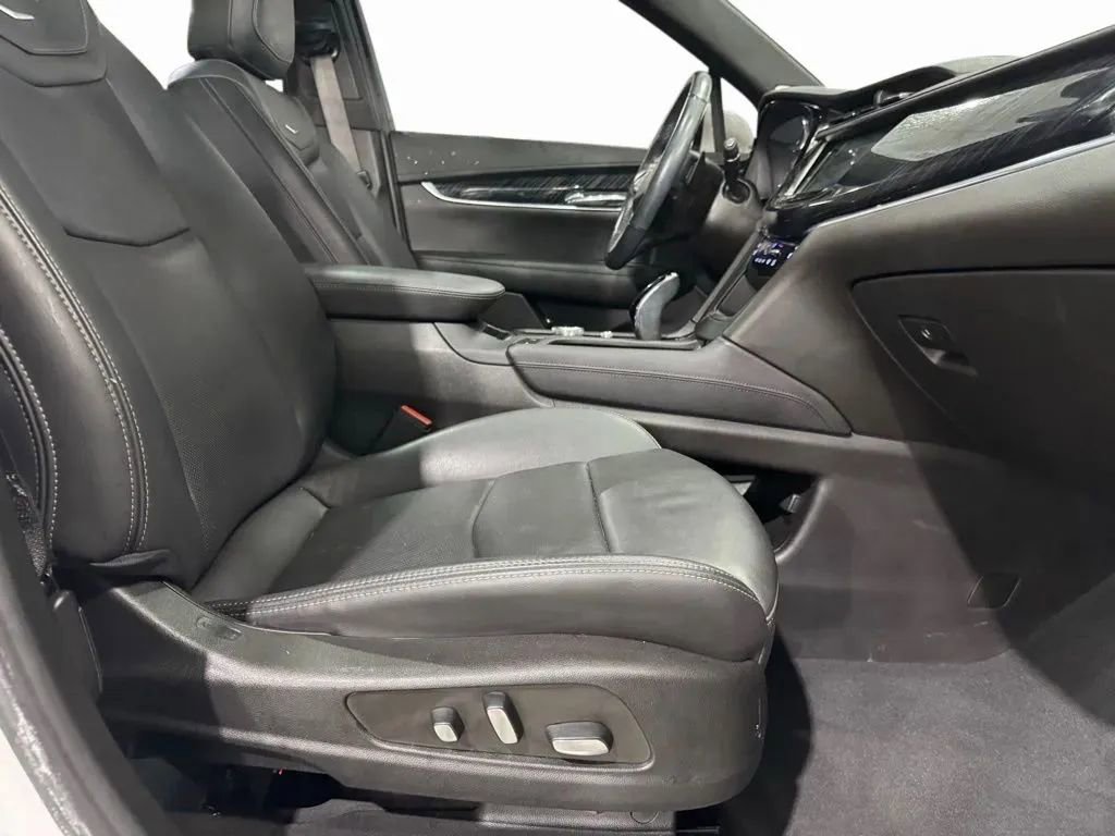 Used 2023 Cadillac XT6 Premium Luxury image 18