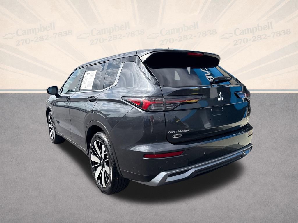 Used 2025 Mitsubishi Outlander SE image 3