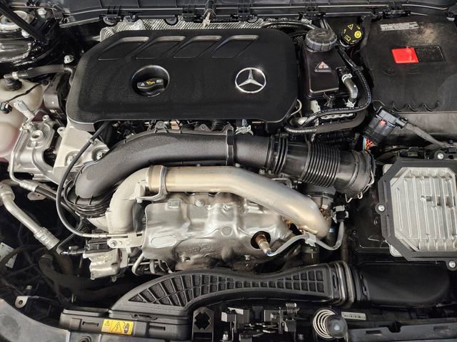 Used 2025 Mercedes-Benz GLB 250 GLB 250 image 32