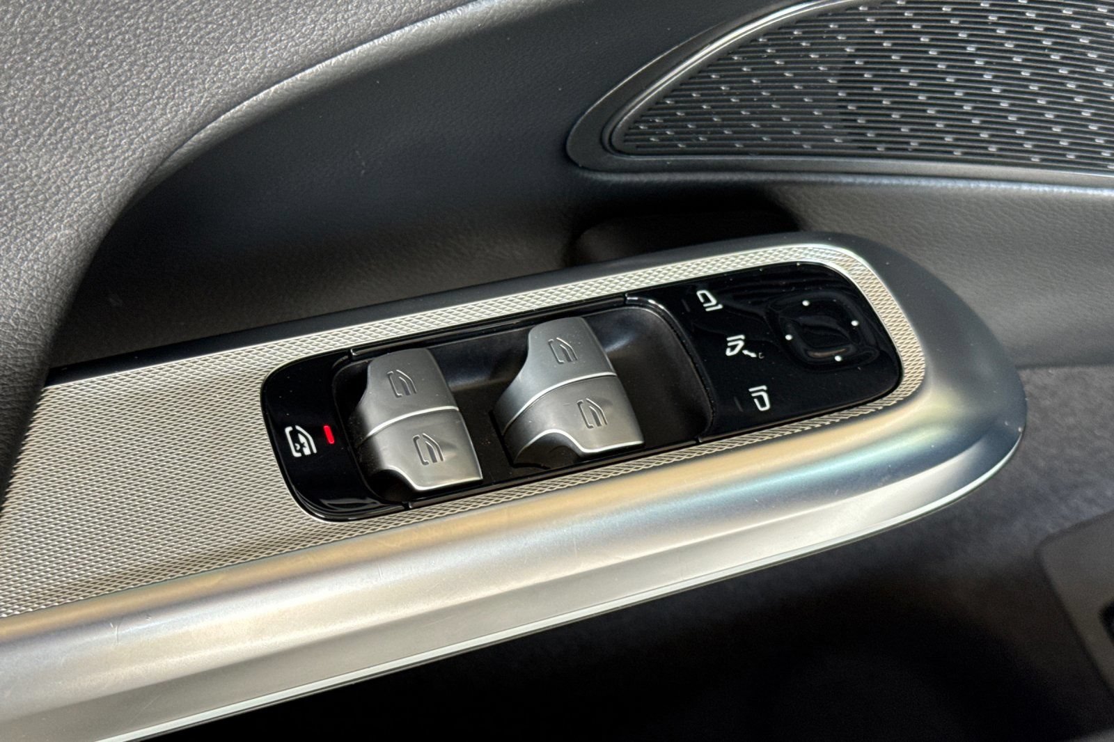 Used 2025 Mercedes-Benz E 350 4MATIC Sedan image 13