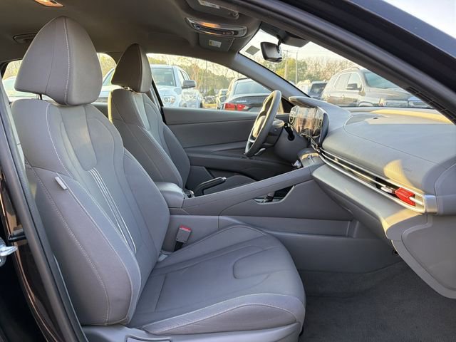 Used 2024 Hyundai Elantra SEL image 18