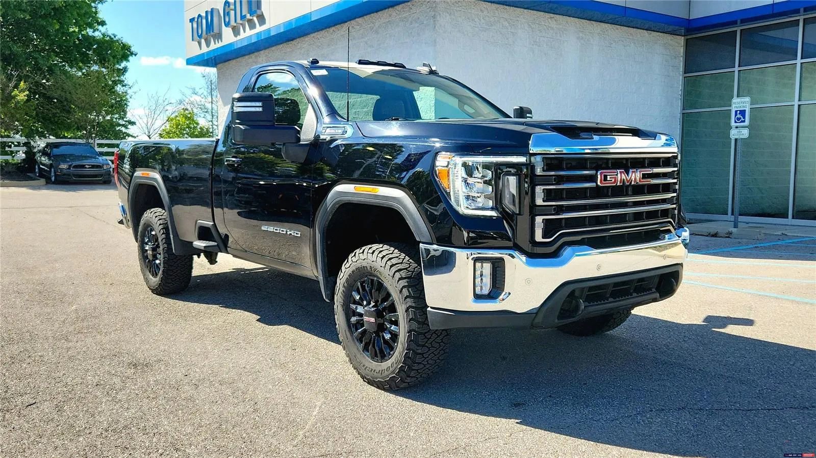 Used 2022 GMC Sierra 2500 SLE w/ SLE Convenience Package AWD/4WD image 1