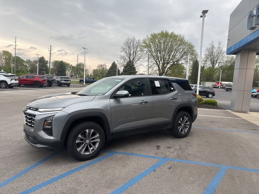 Used 2025 Chevrolet Equinox LT FWD image 9