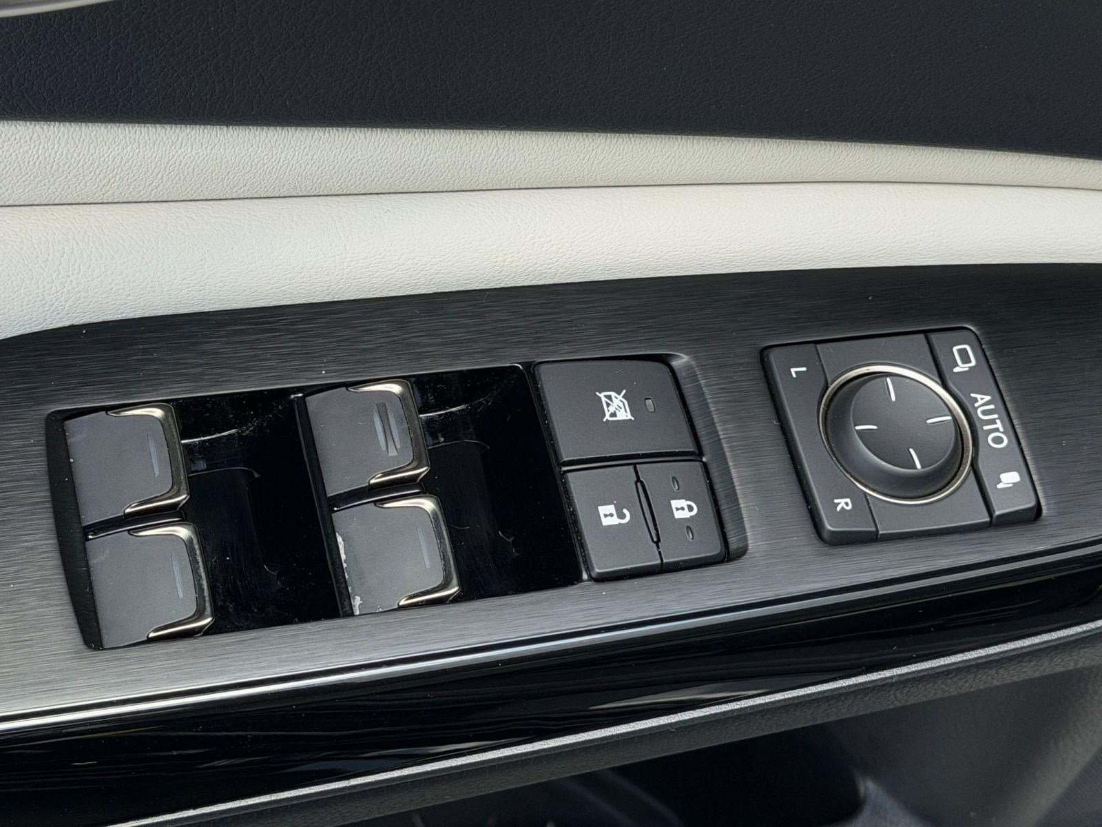 Certified 2025 Lexus ES 300h Ultra Luxury w/ Accessory Package (Z1) FWD image 23