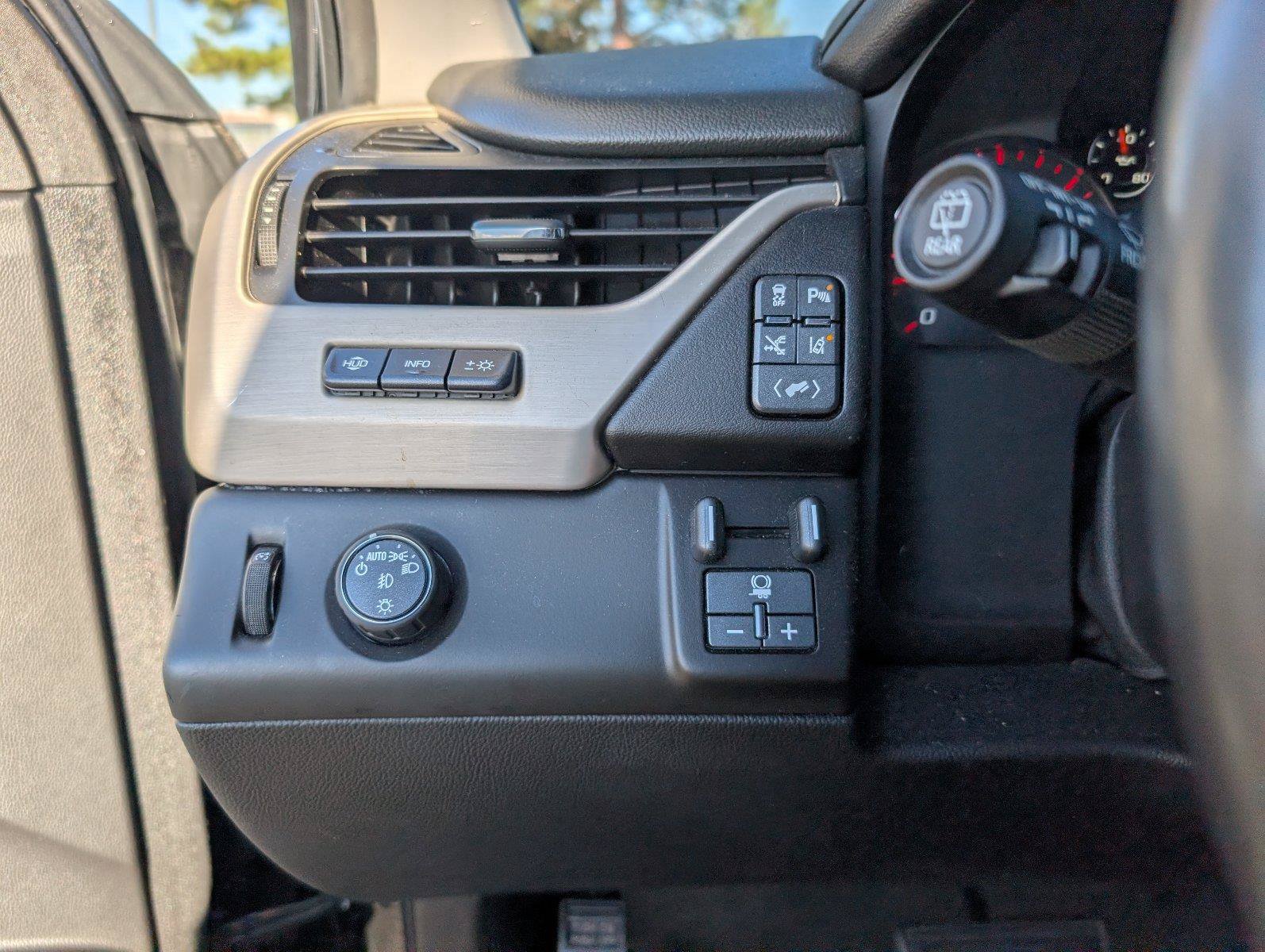 Used 2015 GMC Yukon Denali w/ Premium Package RWD image 29