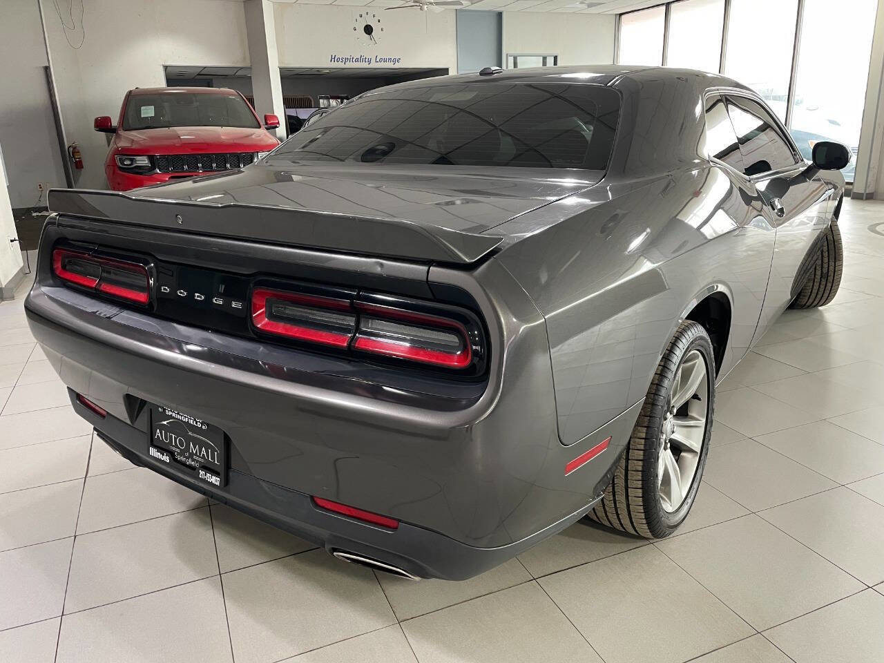 Used 2019 Dodge Challenger SXT image 7