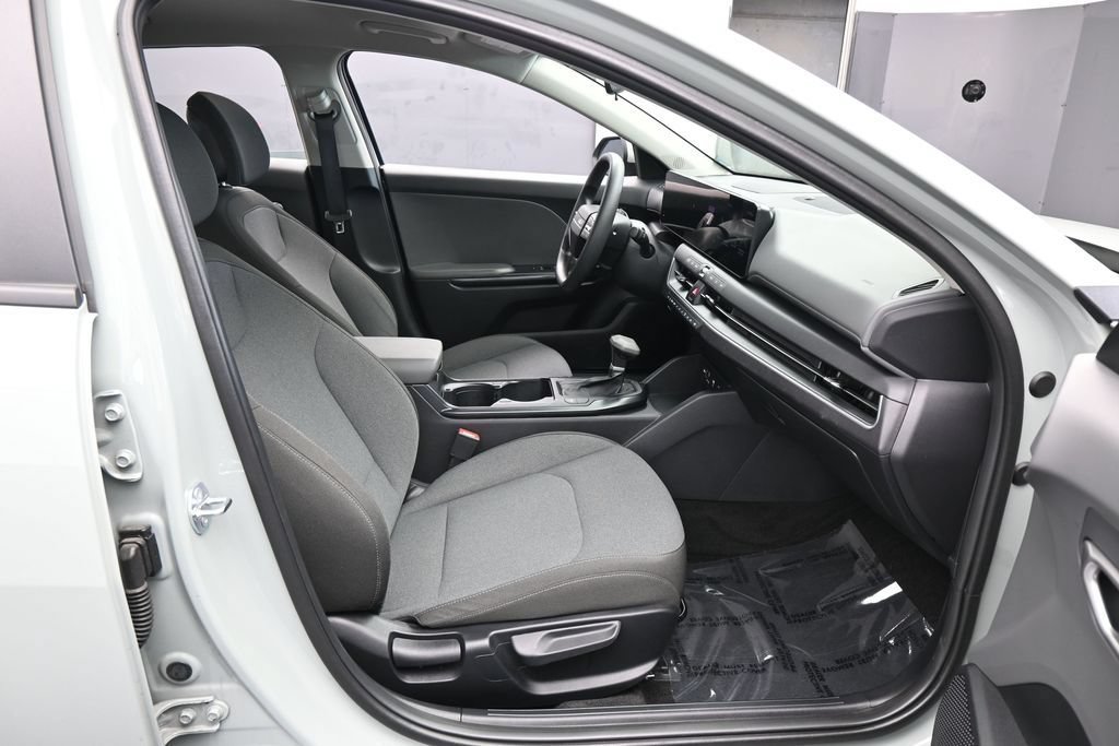 Used 2025 Kia K4 FWD image 38