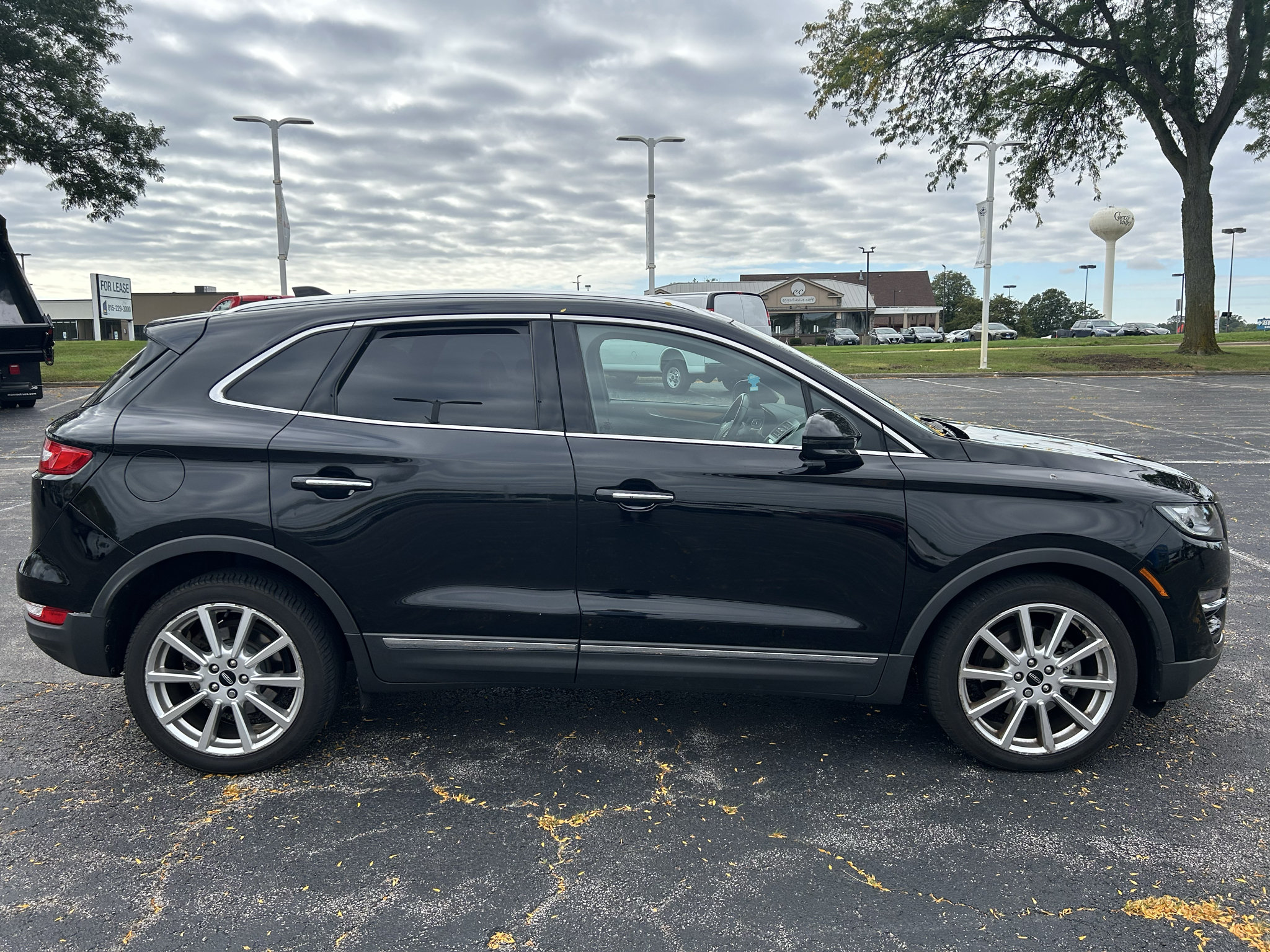 Used 2019 Lincoln MKC Reserve w/ MKC Climate Package FWD image 4