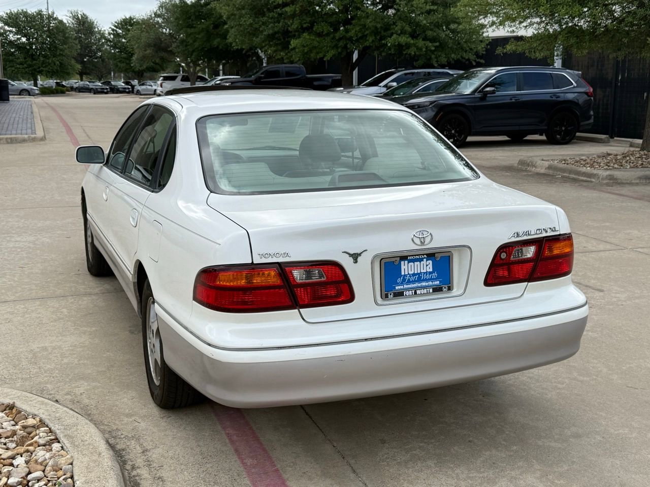 Used 1999 Toyota Avalon XL image 3