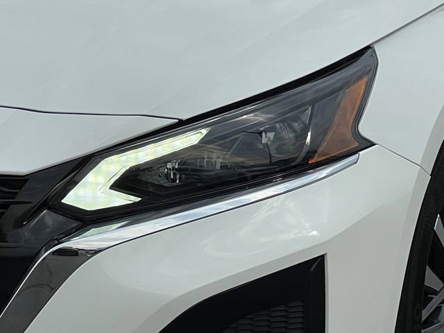 Used 2025 Nissan Altima 2.5 SV FWD image 29