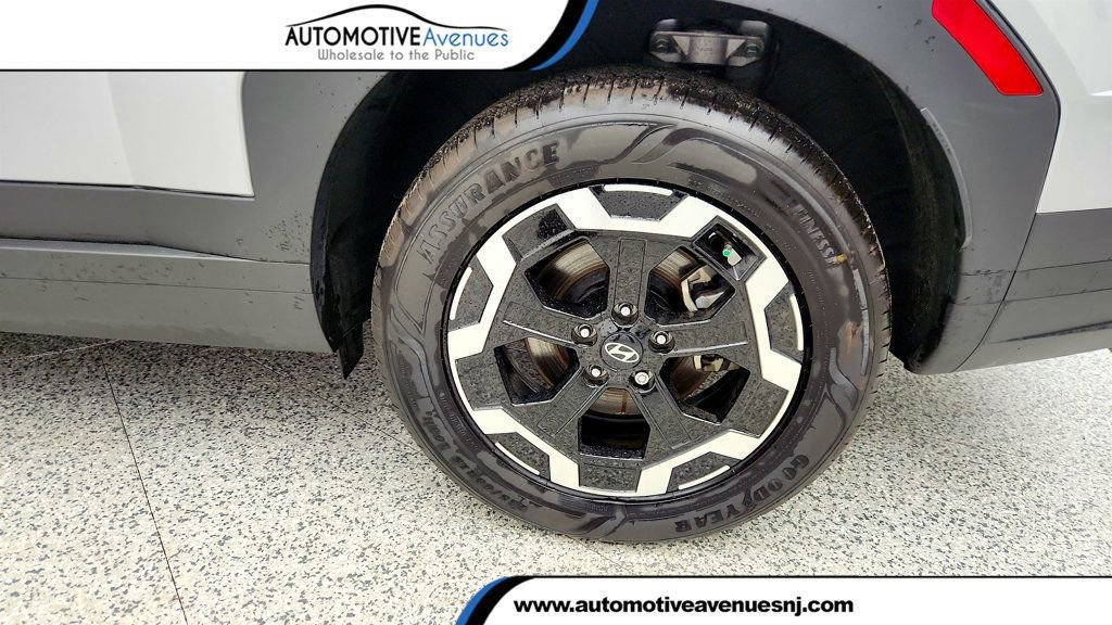 Used 2025 Hyundai Santa Fe SE image 9