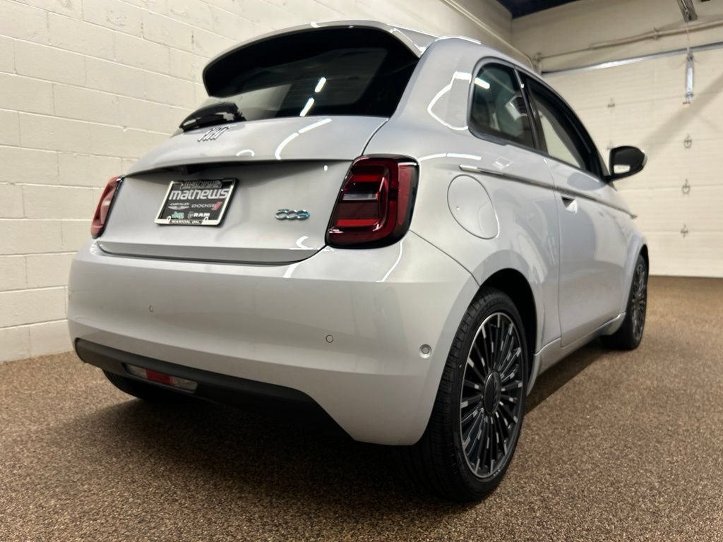 Used 2024 FIAT 500 e w/ Quick Order Package 21S LA FWD image 2