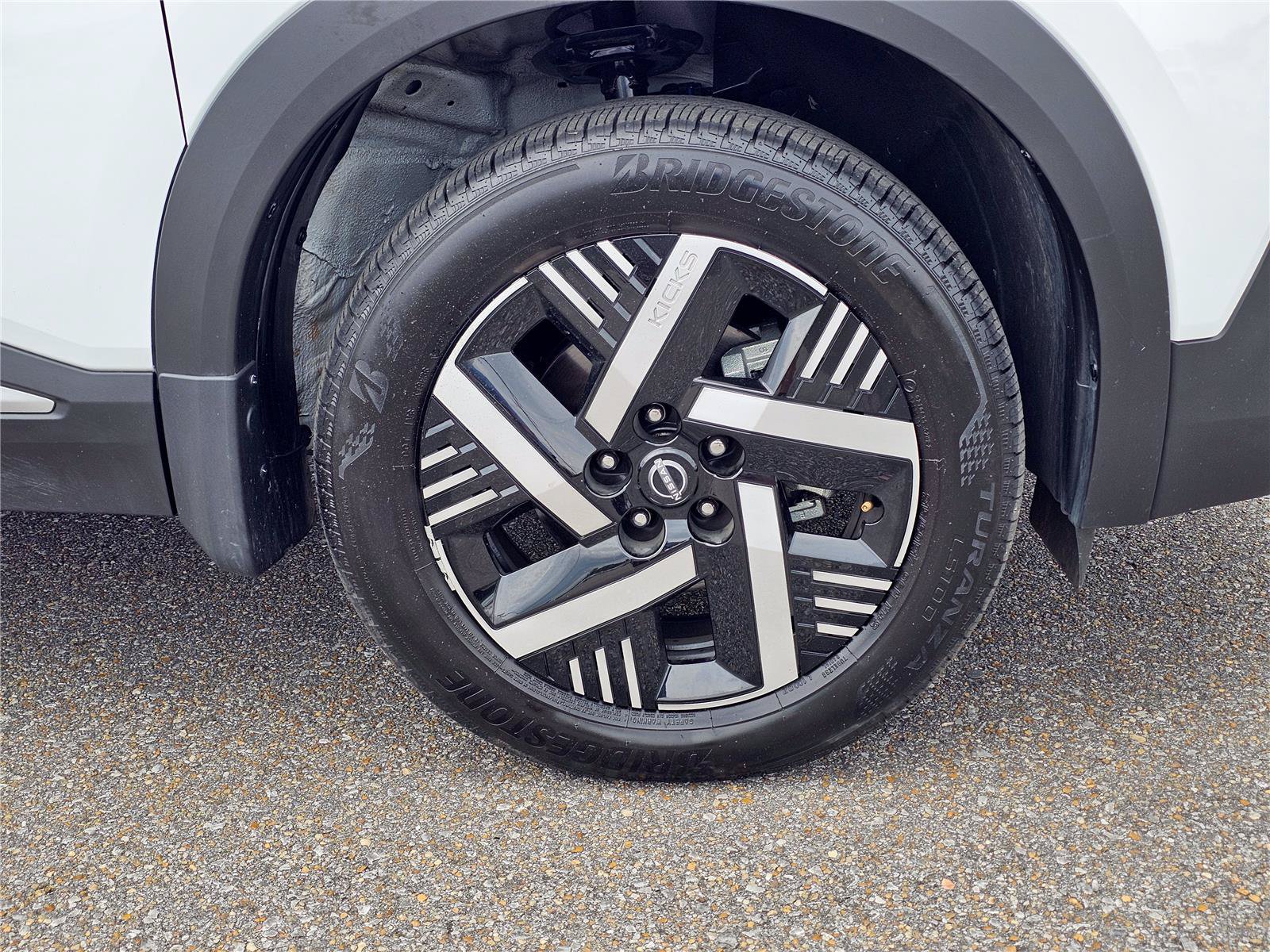 Used 2026 Nissan Kicks SV FWD image 6