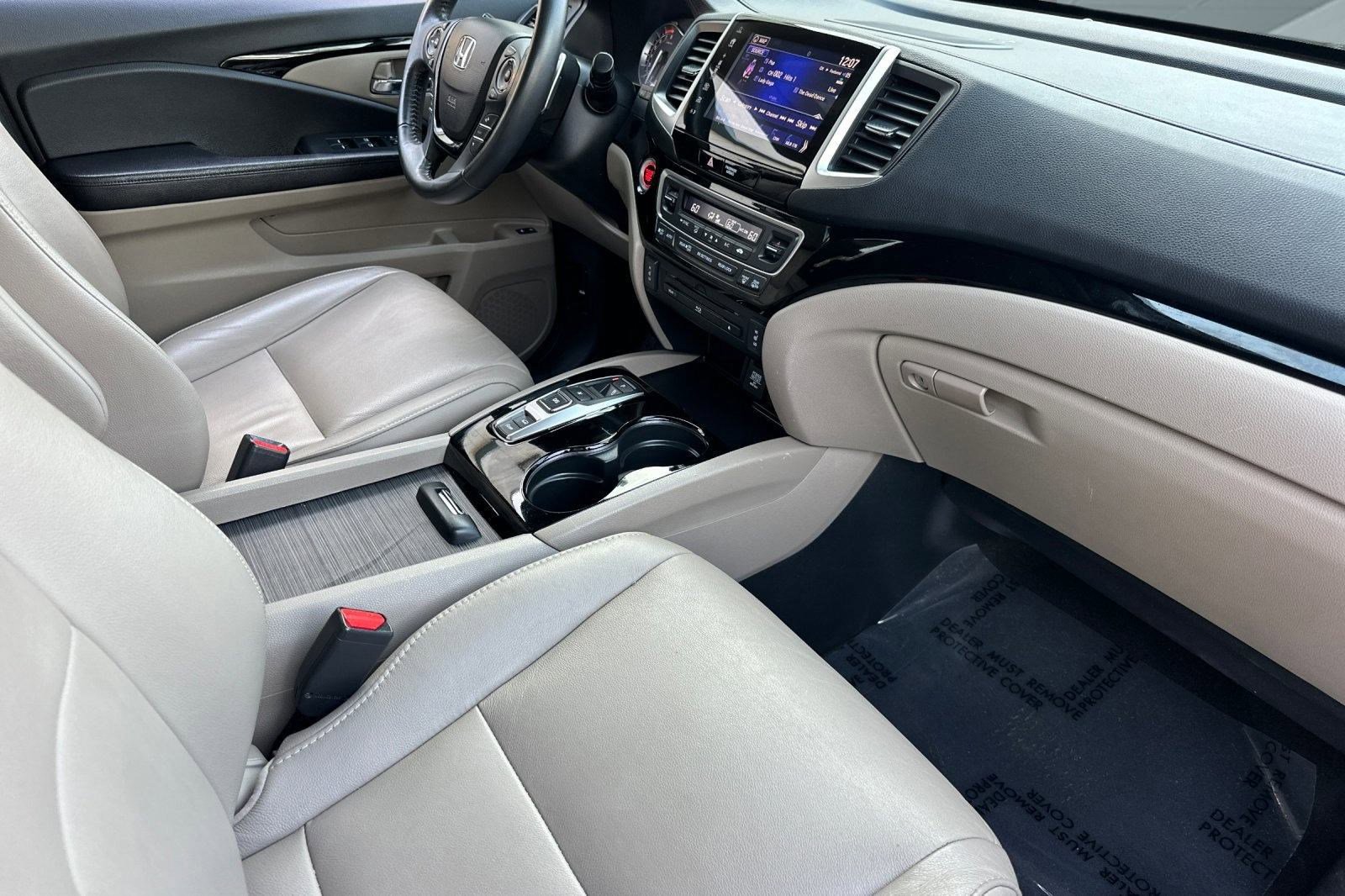 Used 2017 Honda Pilot Touring image 33