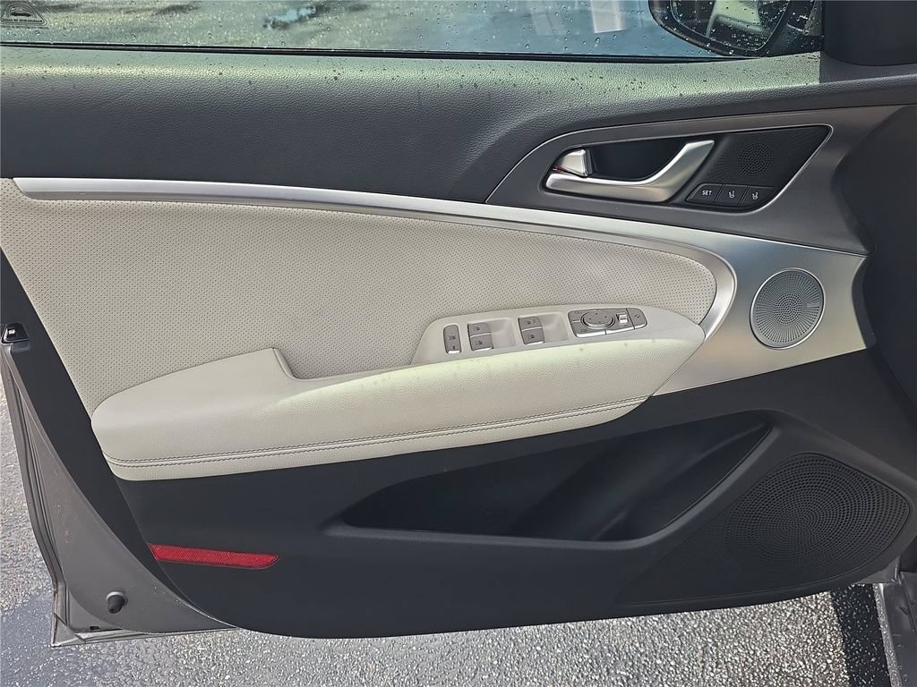 Used 2024 Genesis G70 3.3T Advanced RWD image 13