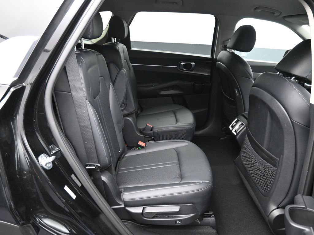 Certified 2023 Kia Sorento EX image 26