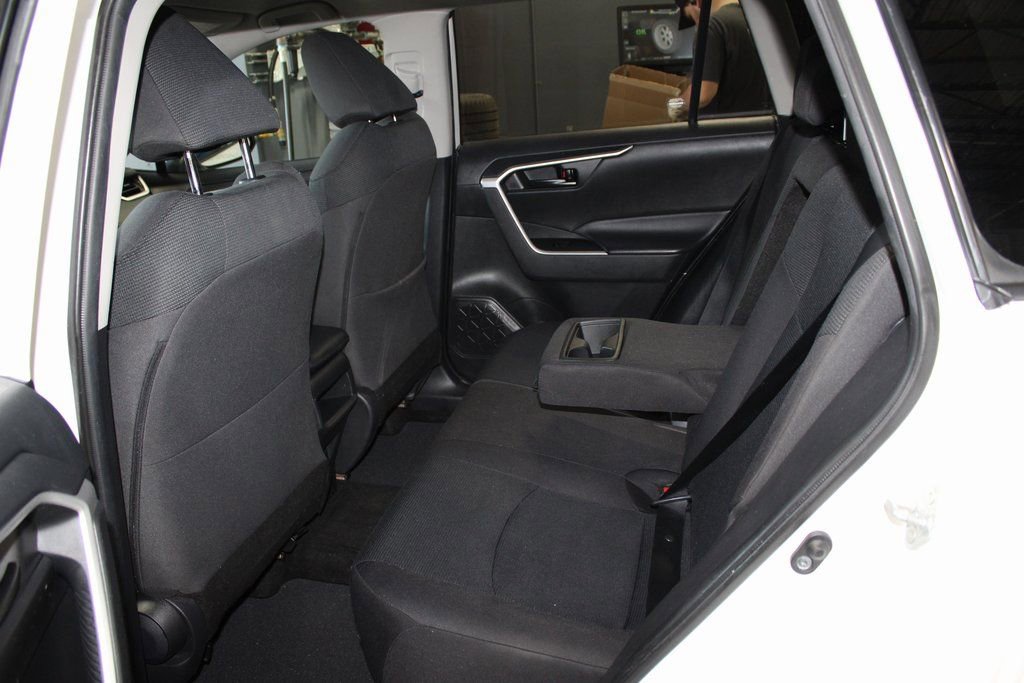 Used 2021 Toyota RAV4 LE image 16