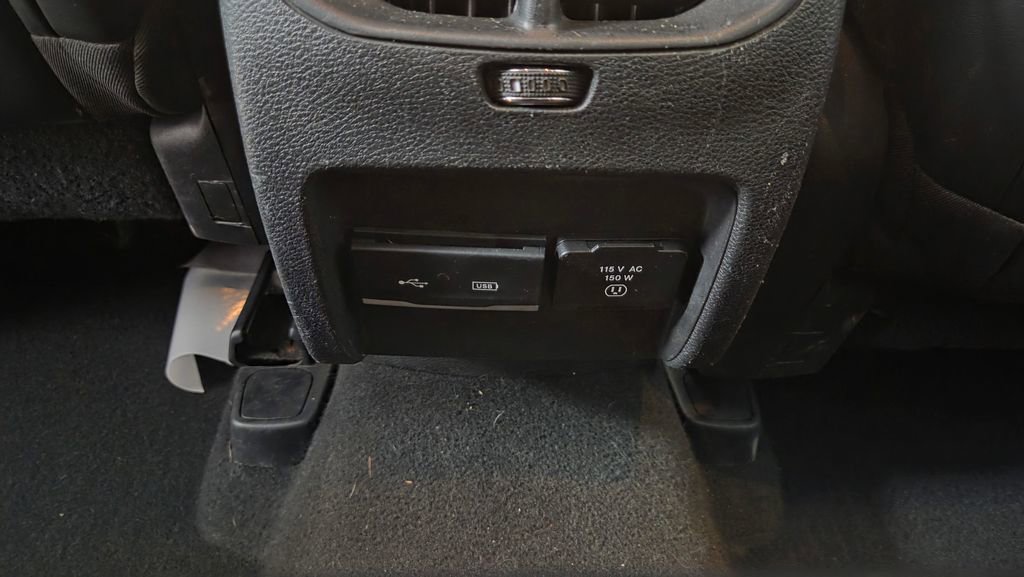 Used 2020 Jeep Cherokee Trailhawk AWD/4WD image 32