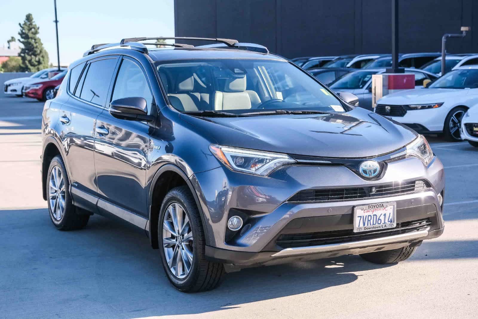 Used 2016 Toyota RAV4 Limited AWD/4WD image 3