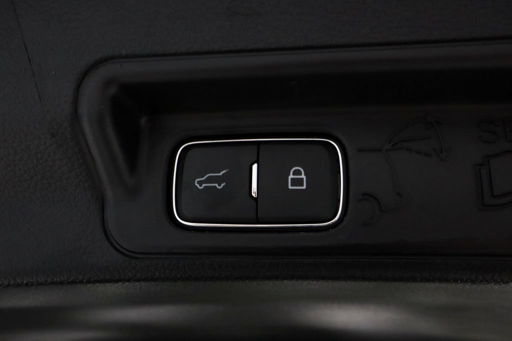 Used 2025 Ford Explorer Active AWD/4WD image 16