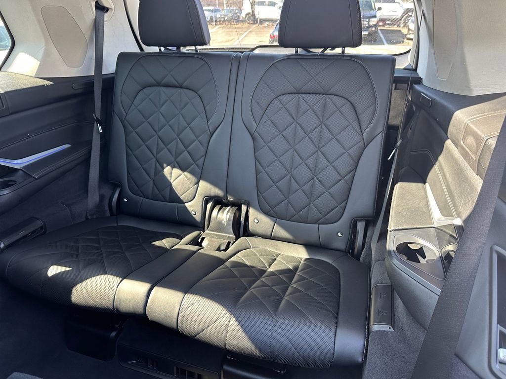 Used 2024 BMW X7 xDrive40i w/ Premium Package image 23