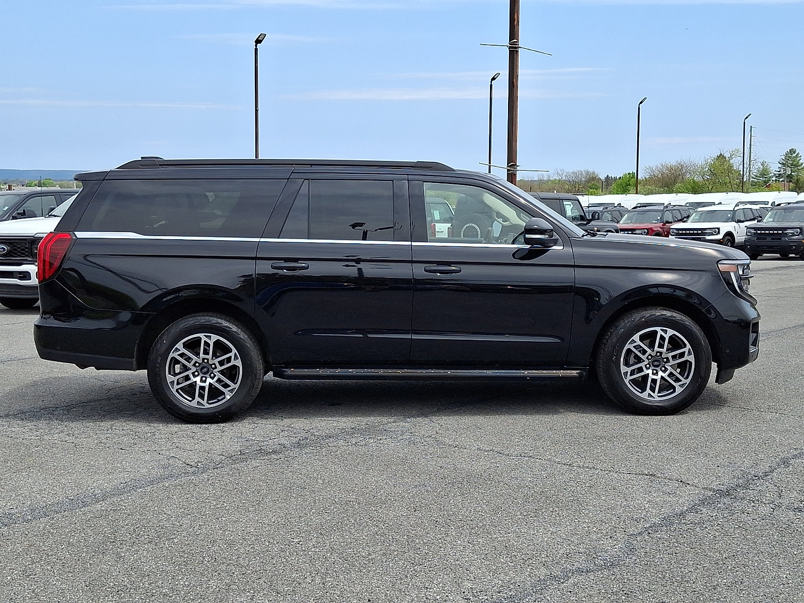 Used 2025 Ford Expedition Max Active AWD/4WD image 7