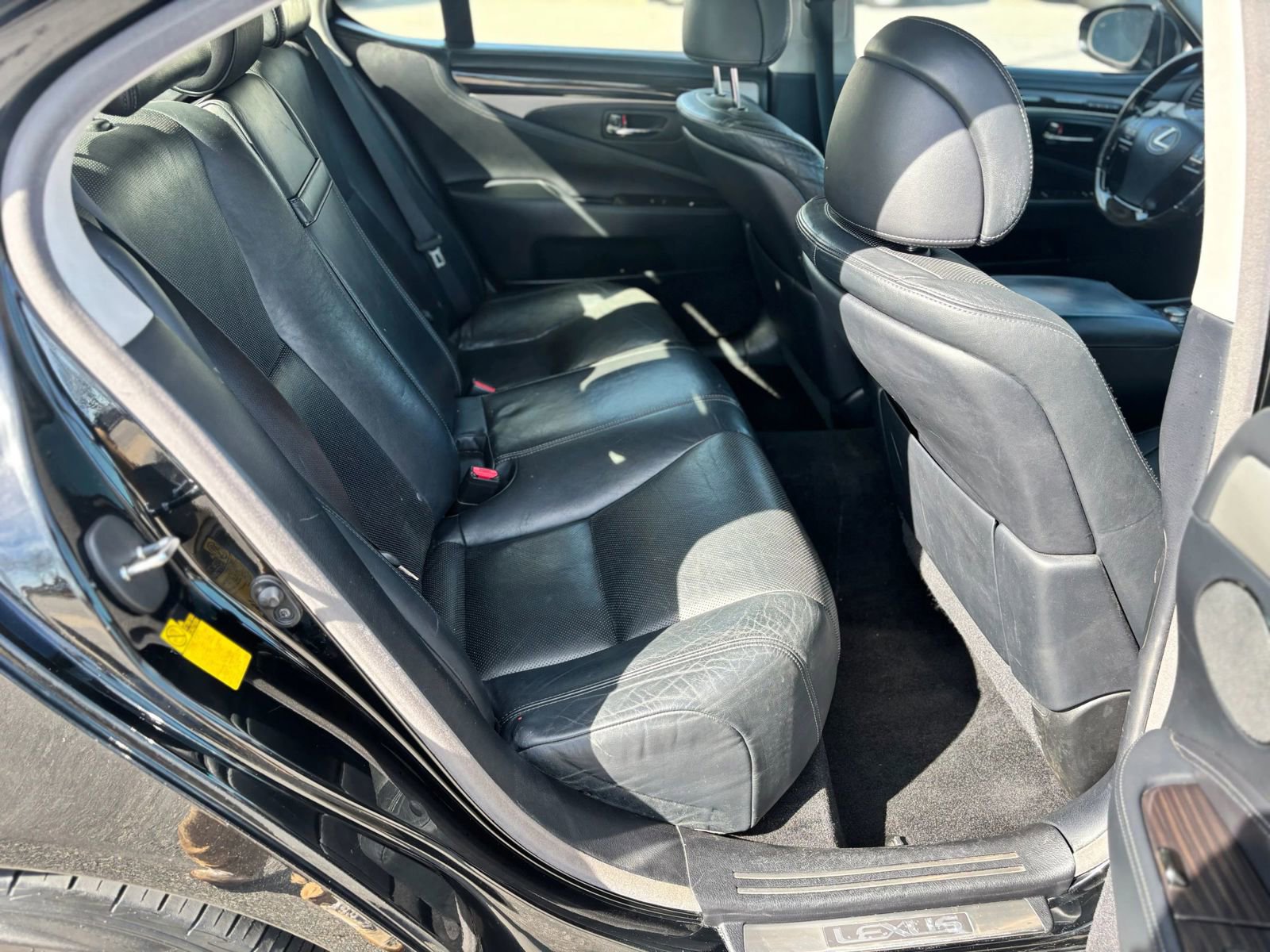 Used 2013 Lexus LS 460 LS 460 Sedan 4D w/ Comfort Pkg image 16