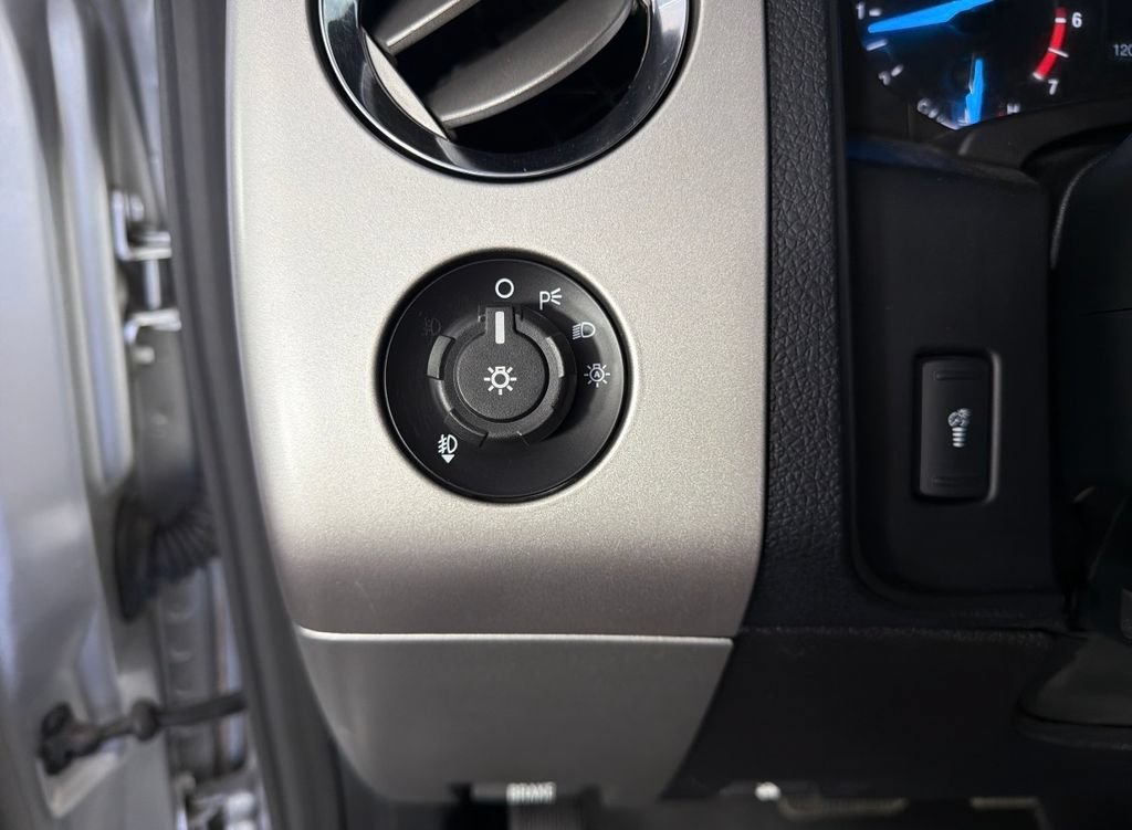 Used 2017 Ford Expedition XLT AWD/4WD image 15
