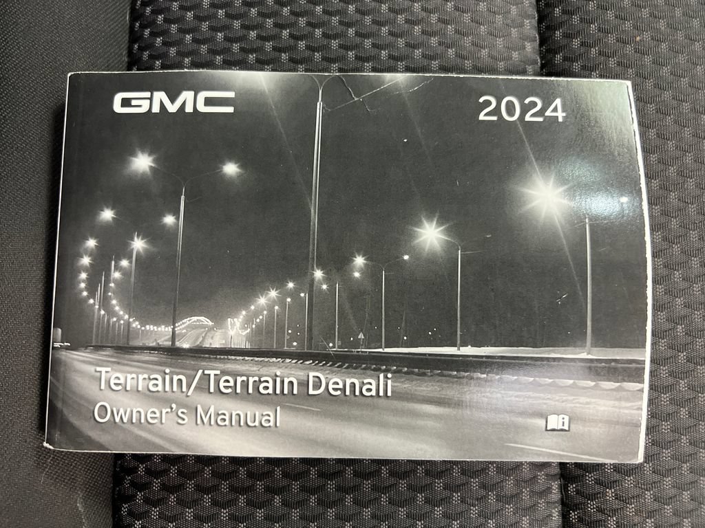 Used 2024 GMC Terrain SLE AWD/4WD image 34
