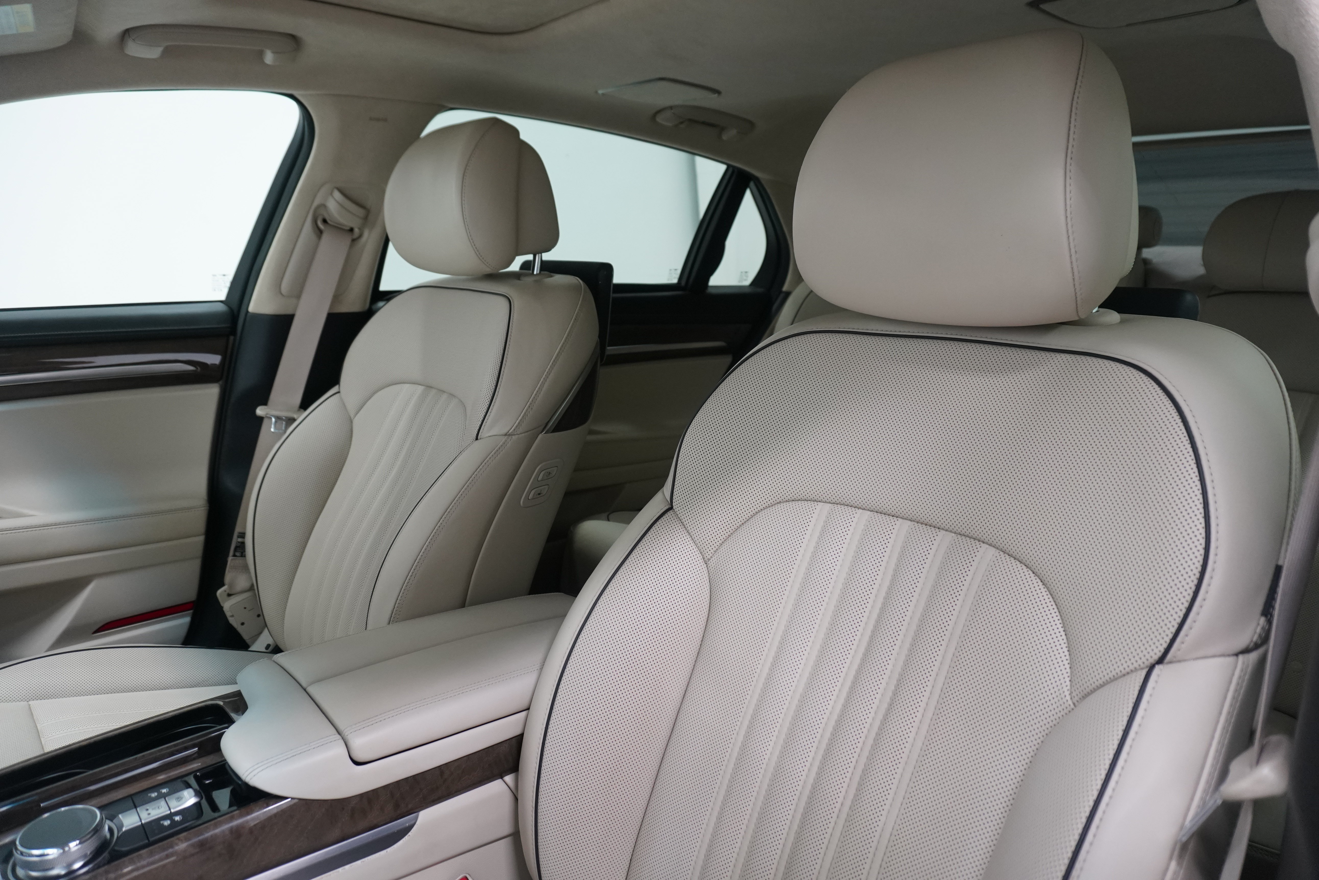 Used 2018 Genesis G90 5.0 Ultimate AWD/4WD image 10