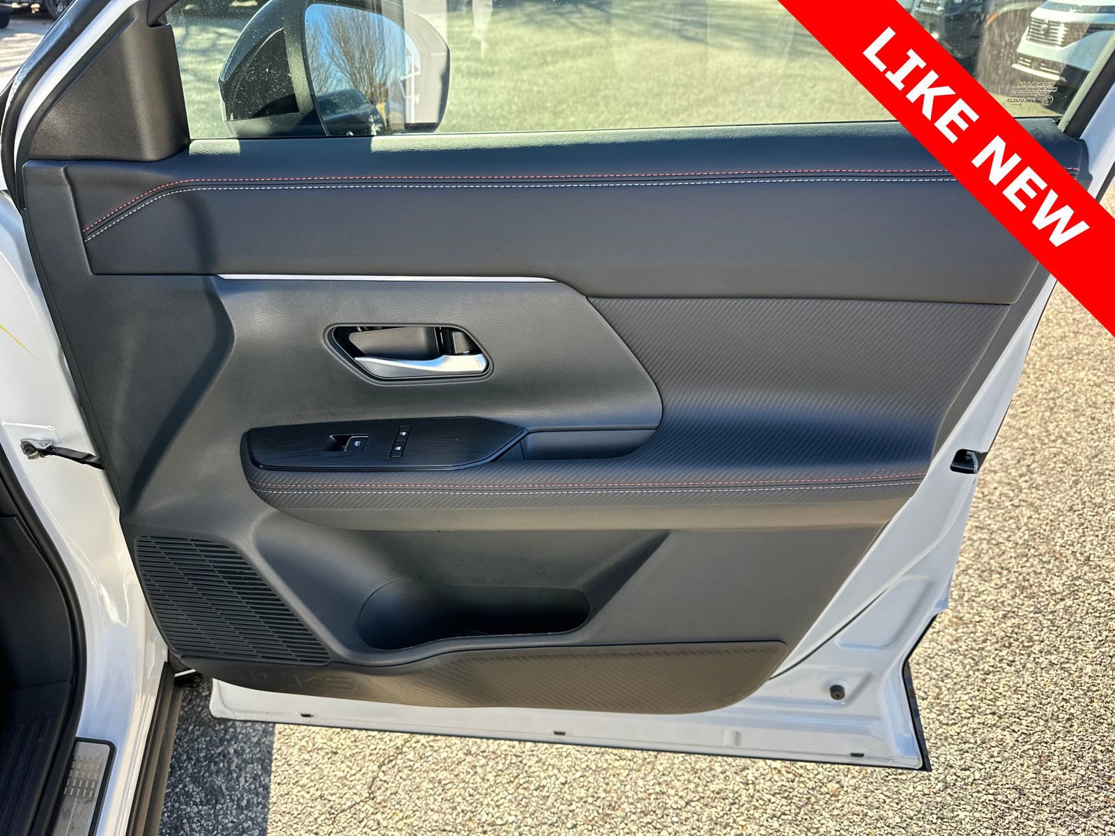 Used 2026 Nissan Kicks SR w/ Illumination Package image 14