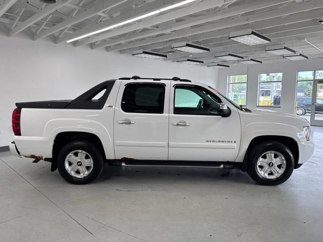 Used 2007 Chevrolet Avalanche LT w/ LT Preferred Equipment Group AWD/4WD image 13