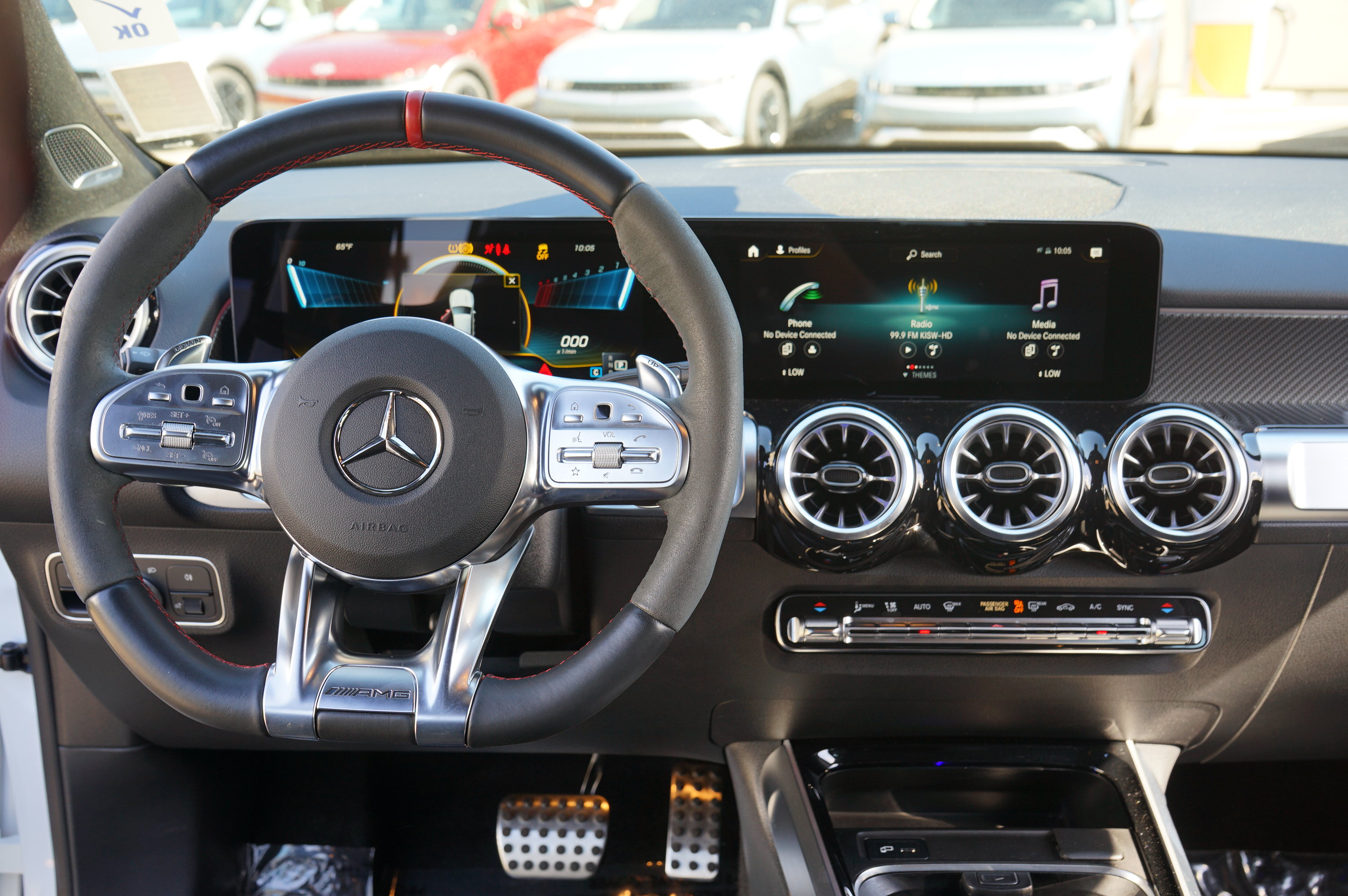 Used 2023 Mercedes-Benz GLB 35 AMG 4MATIC w/ Premium Package image 22