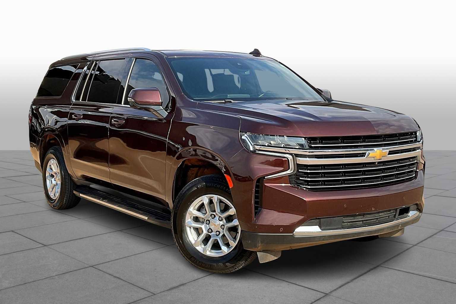 Used 2023 Chevrolet Suburban LT w/ LT Signature Package image 3