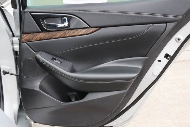 Used 2018 Nissan Maxima Platinum image 17