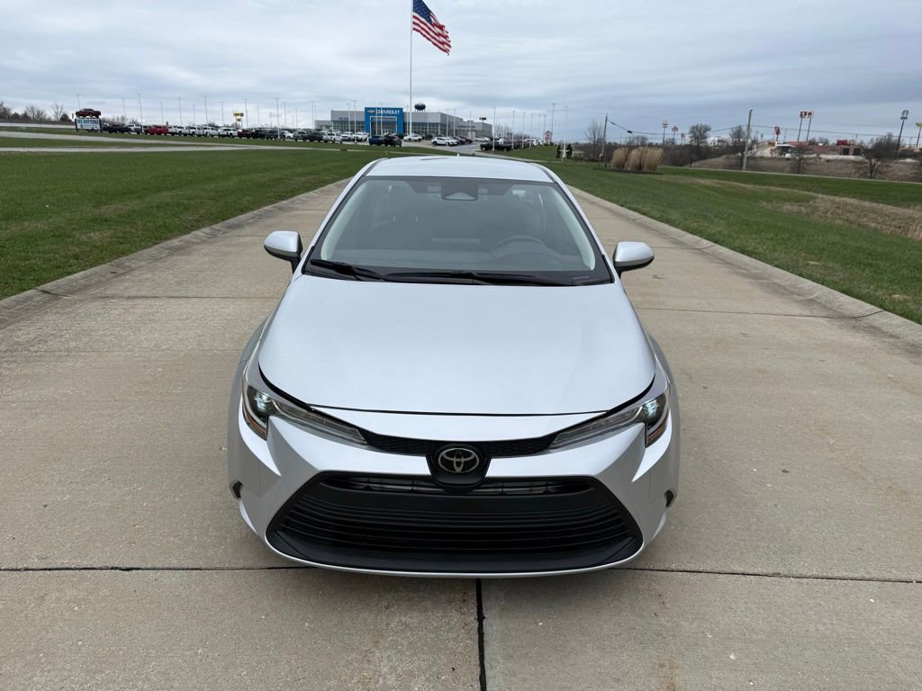Used 2025 Toyota Corolla LE FWD image 11