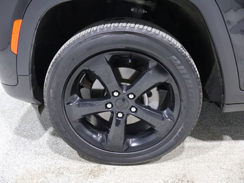 Used 2023 Jeep Grand Cherokee Altitude image 9