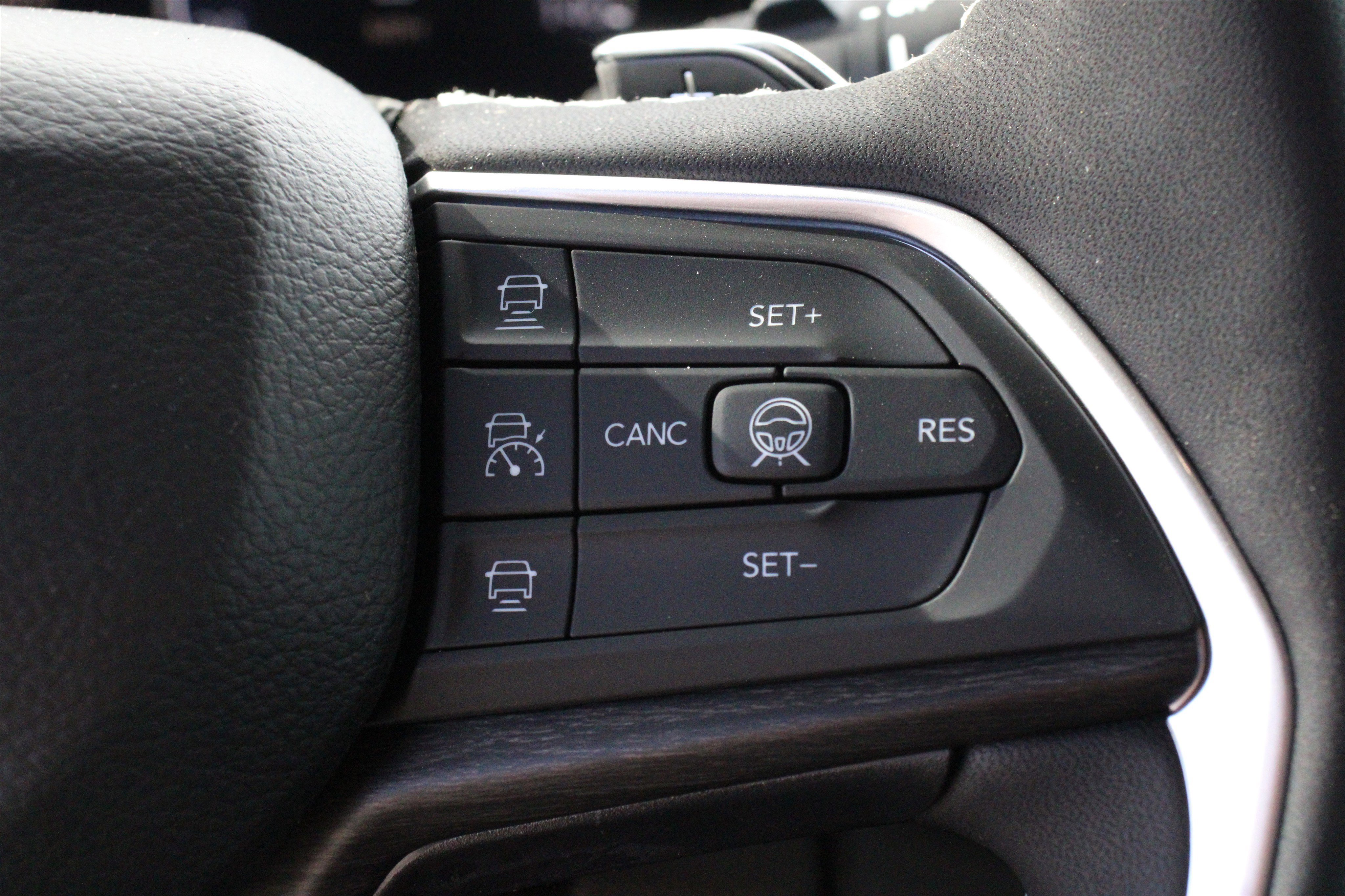 New 2026 Jeep Grand Cherokee Altitude image 9