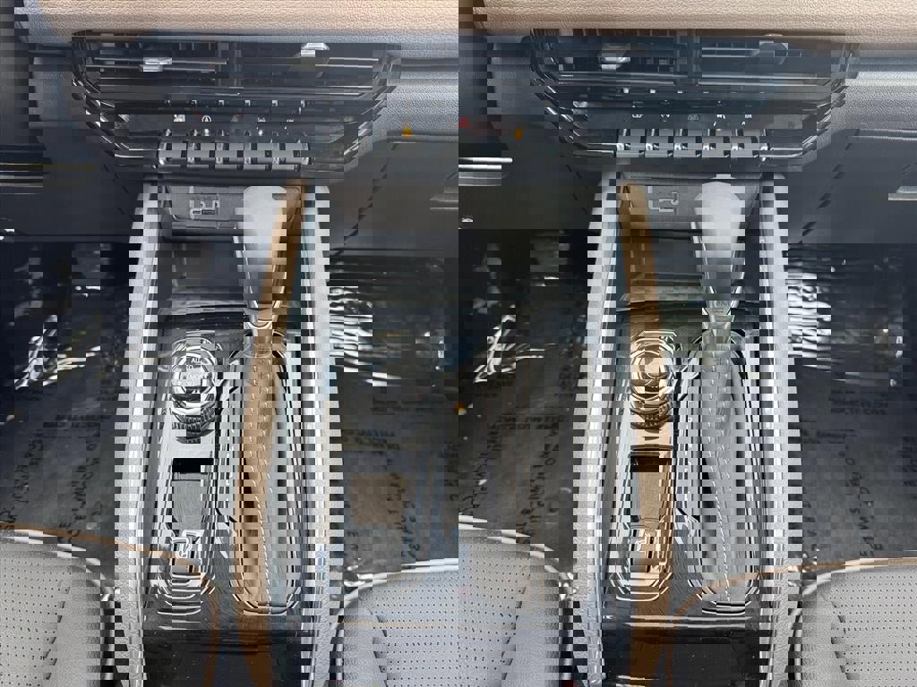 Used 2024 GMC Canyon Denali image 12