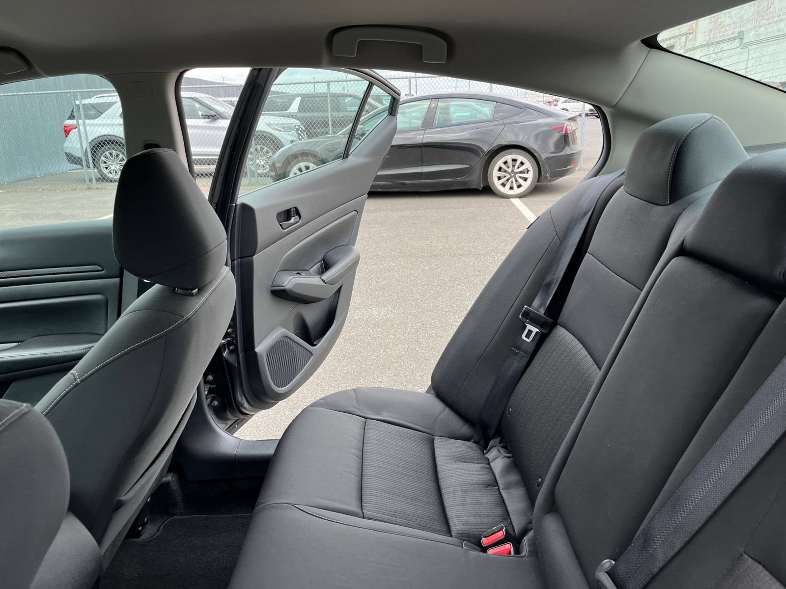 Used 2025 Nissan Altima 2.5 SV FWD image 39