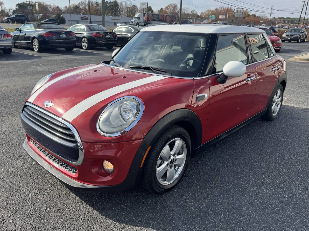 Used 2016 MINI Cooper 4-Door Hardtop image 3
